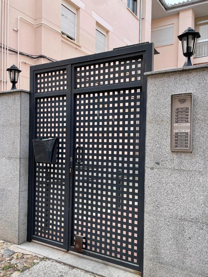 Vut Las Almenas Ávila Exterior photo